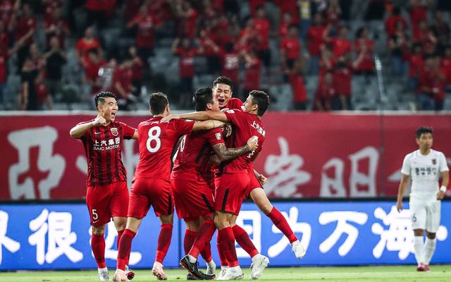  法甲黑马突围搅乱争冠格局  